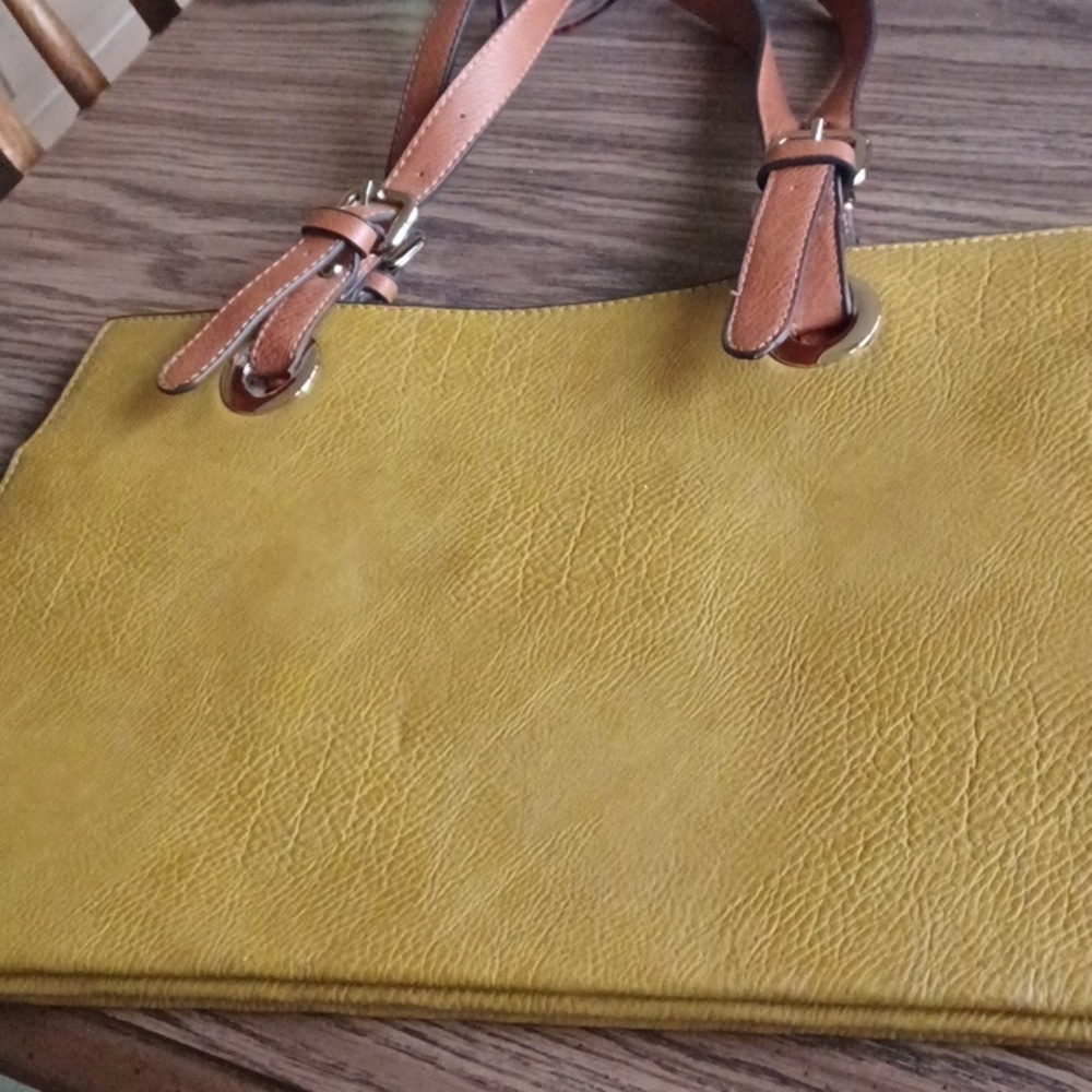 Harvest Gold Pebbled Leather Computer/messenger/tote bag, 16x10,padded - Picture 2 of 5